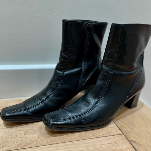 PAUL GREEN Munchen Black Boots
Size: 7. Used. Great Condition. - Picture 3 of 6